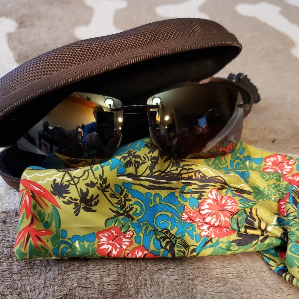 Maui Jim Sunglasses with Floral Pattern Cloth